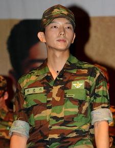 娱乐吃瓜酱当兵,揭秘当兵背后的故事与挑战 第2张 娱乐吃瓜酱当兵,揭秘当兵背后的故事与挑战 第2张